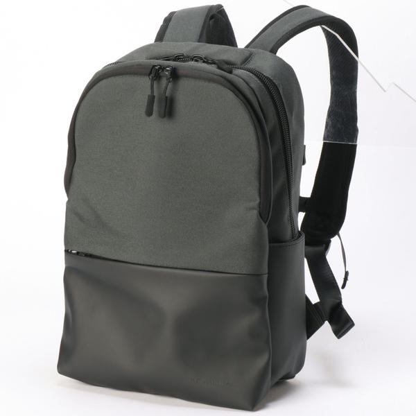 ワンマイルコーデにも、遠出にもばっちりの多機能スマートデイパック