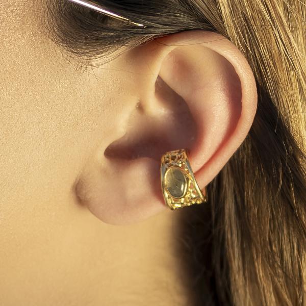 透かし模様の天然石イヤーカフ