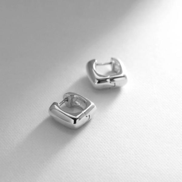 シルバー ハギーフープ スクエアピアス