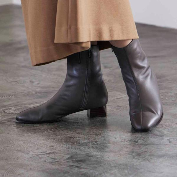 スクエアヒールショートブーツ