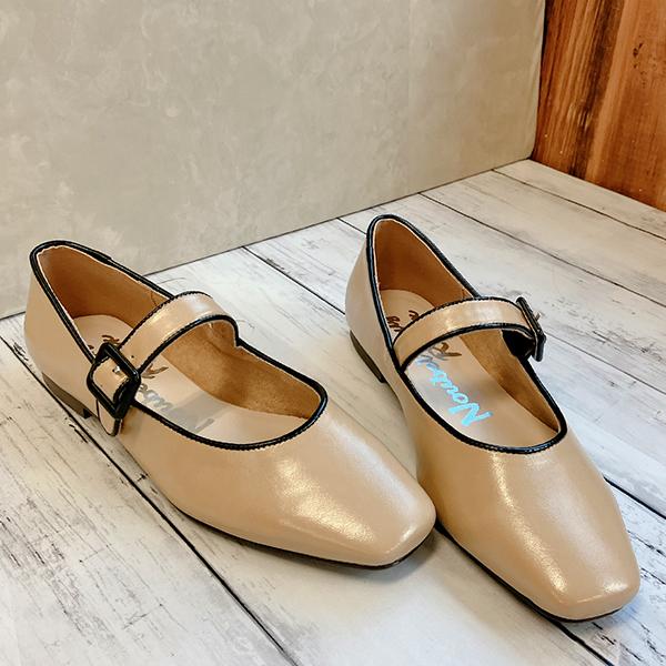 スクエアトゥ ストラップ フラット パンプス