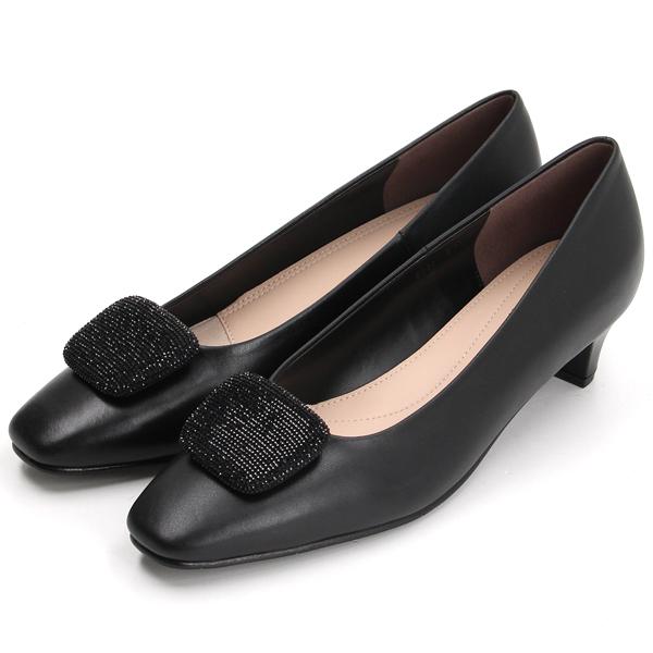 スクエアトゥモチーフパンプス