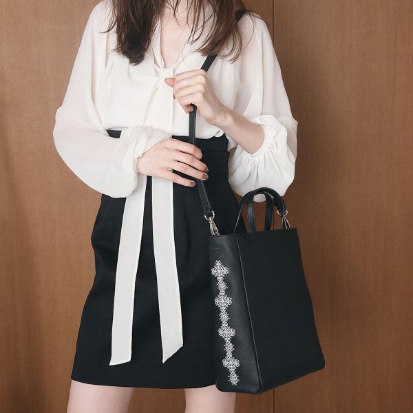 シュリンクレザー レース 刺しゅう ショルダー付 トートバッグ