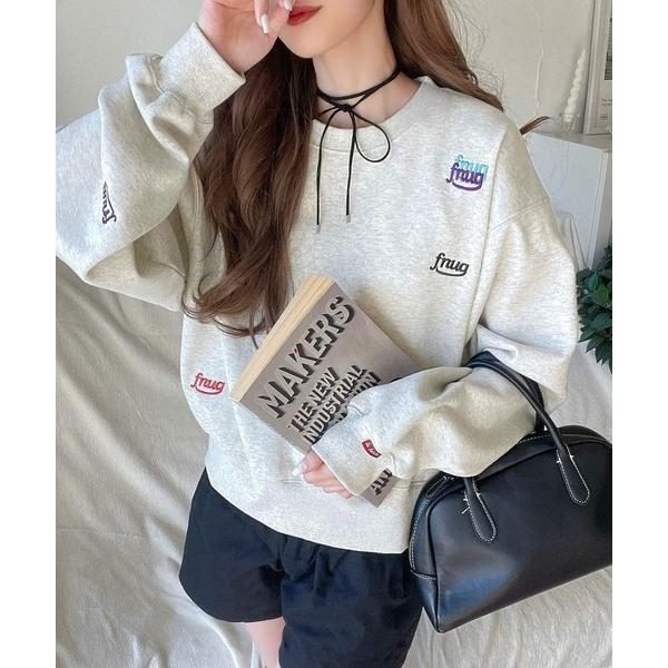 《Javaジャバコラボ》着るだけで今っぽさ叶う。ランダム刺繍クロップド丈裏起毛スウェット