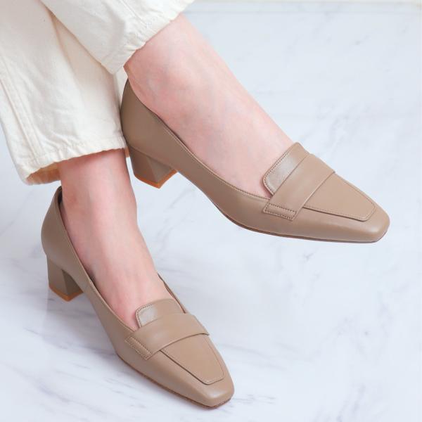 スクエアトゥヒールローファー