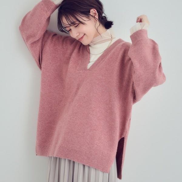 ふんわりやわらか変形Vネックニット