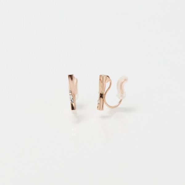 【痛くないシリーズ】ツイストバービジューライトフィットイヤリング　シャンパンゴールド