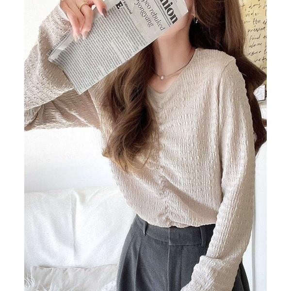 大人の魅力を引き立てる。胸シャーリングジャガードトップス（長袖）