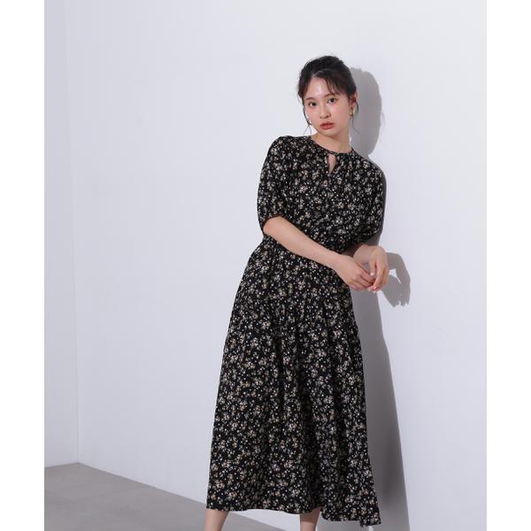 小花柄ワンピース