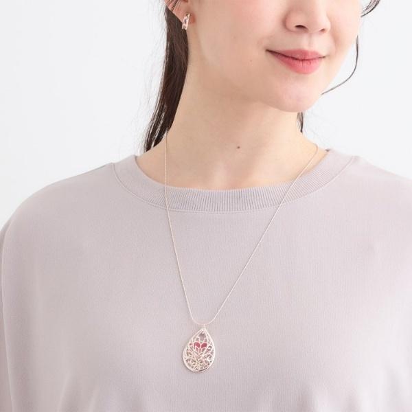 ステンドグラス風透かしモチーフネックレス