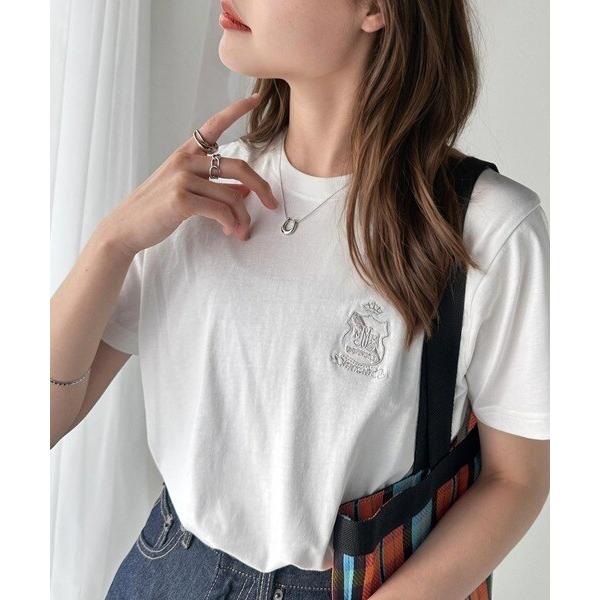 《JaVaジャバコラボ》カジュアルの格上げ。綿100％シルケット風素材 胸元エンブレム刺繍Tシャツ