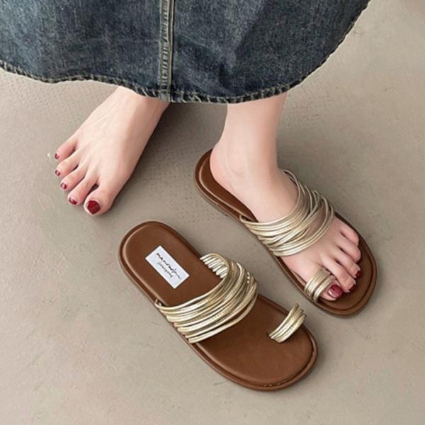 アクセサリー感覚で楽しめるサムリングサンダル
