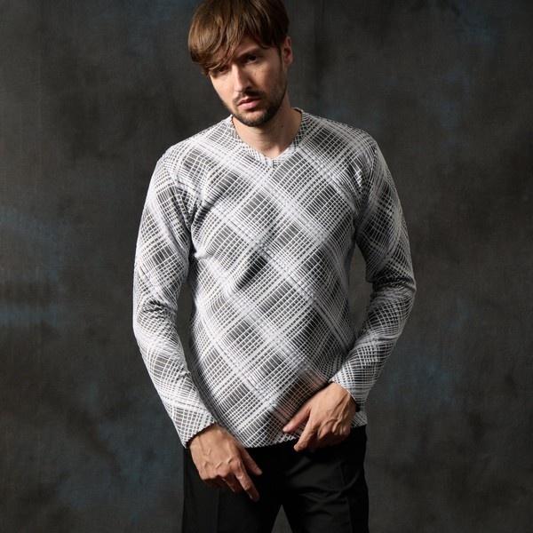 ブリスターチェックＶネックプルオーバー