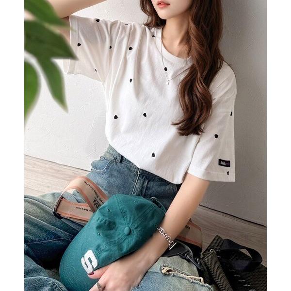 《JaVaジャバコラボ》春夏のカジュアルに、大人の“可愛い”をプラス。ミニハート刺繍Tシャツ（半袖）