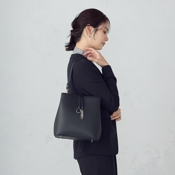 【宮城舞さん着用】ロゴプレート ミニバッグ