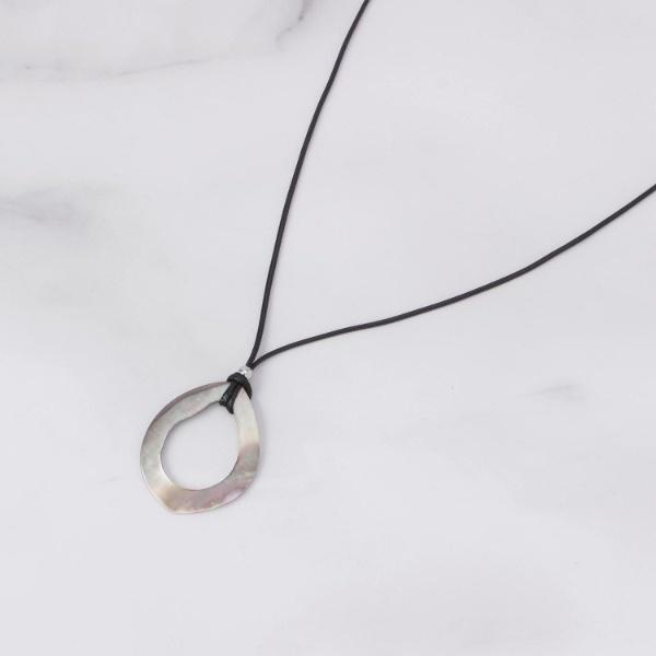 シェルワントップネックレス