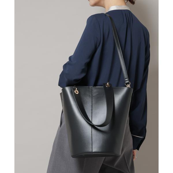 アシンメトリーハンドルバケツトート