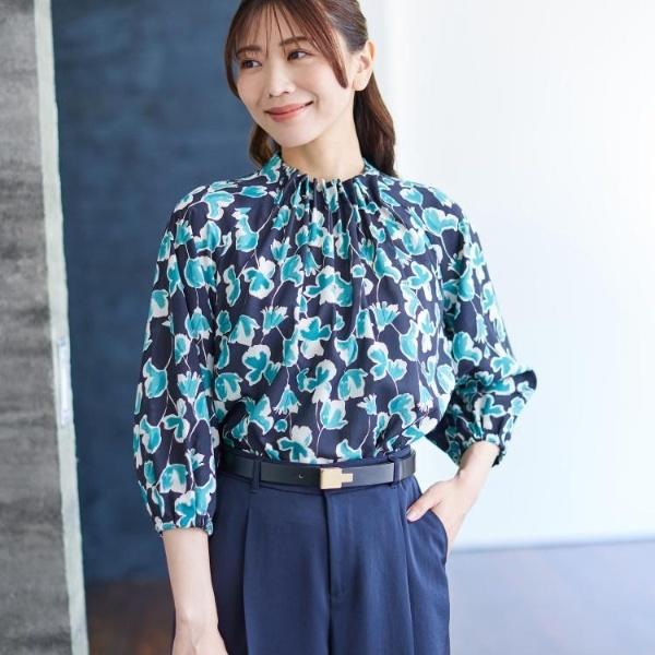 【ジャケットのインナーにおすすめ◎】花柄タックデザインブブラウス