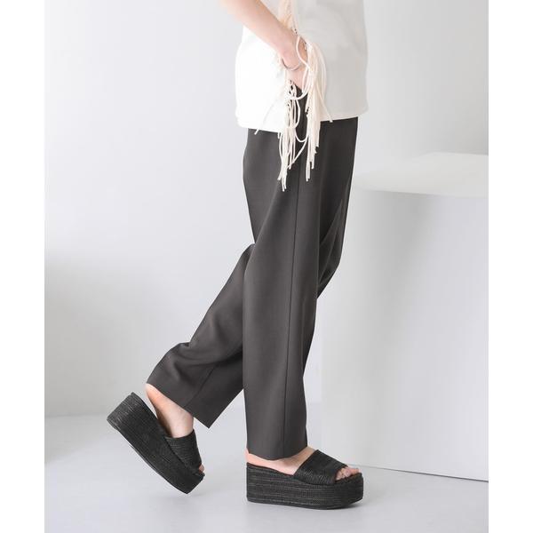 illi　ワンタックセンタープレスパンツ