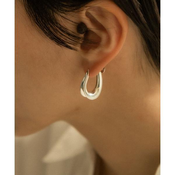 SMELLY so’　curve earring