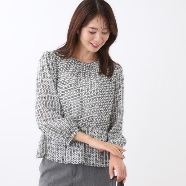 【きちんと見え／セットアップ可／通勤におすすめ◎】ペプラムプリントブラウス