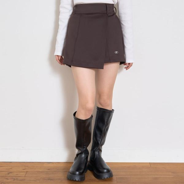 テックライクラップ風ショートパンツ