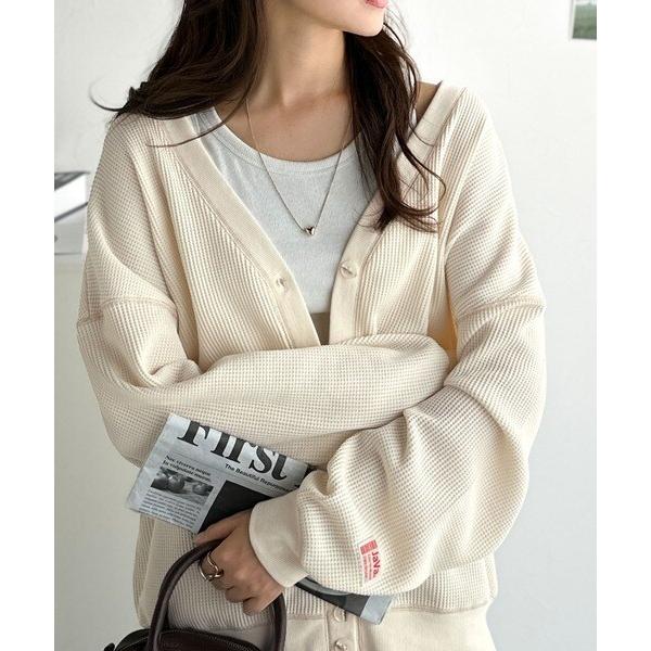 《JaVaジャバコラボ》ラフで上品な大人のゆるカジ。配色ステッチVネックワッフルカーディガン（長袖）
