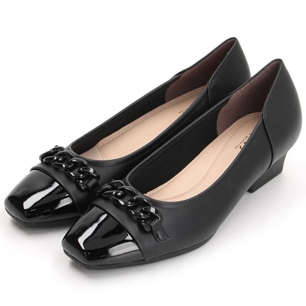 オールウェザー対応チェーンモチーフパンプス