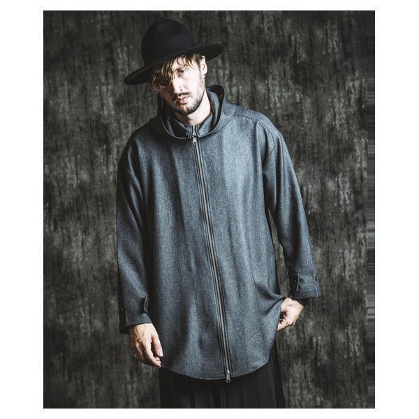 インバーテッドタックフーデッドコート