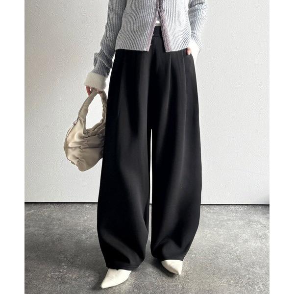 たっぽりシルエットに一目ぼれ。。3タックコクーンシルエットダンボール素材ワイドパンツ