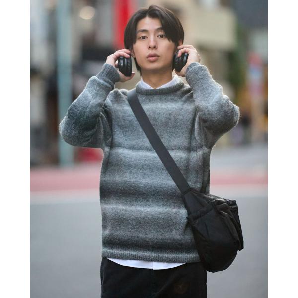 クルーネックニット