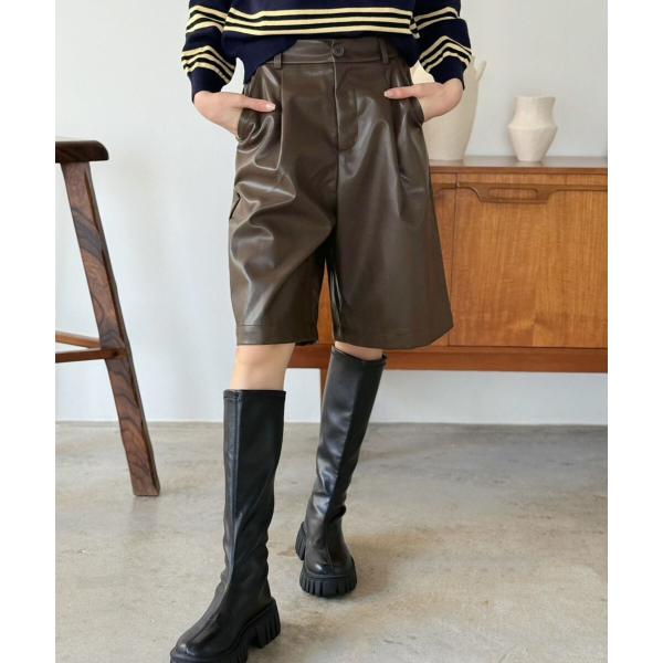 シンセティックレザータックハーフパンツ