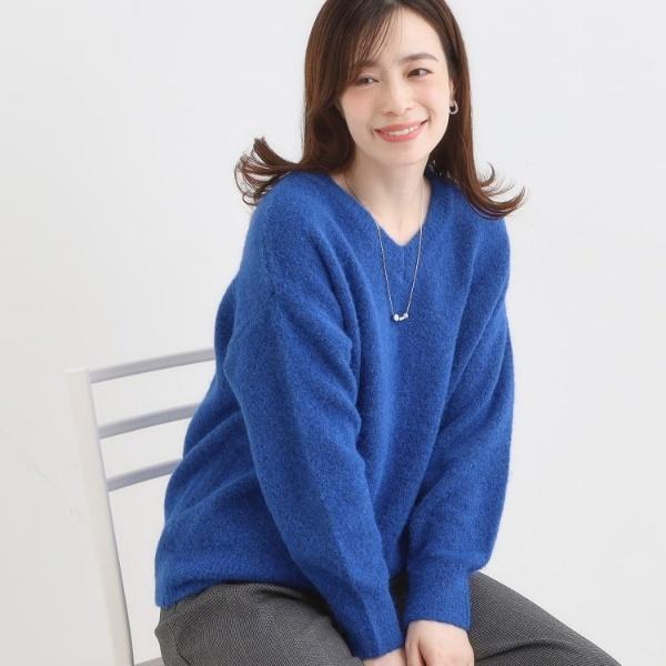 ふわふわVネックニット