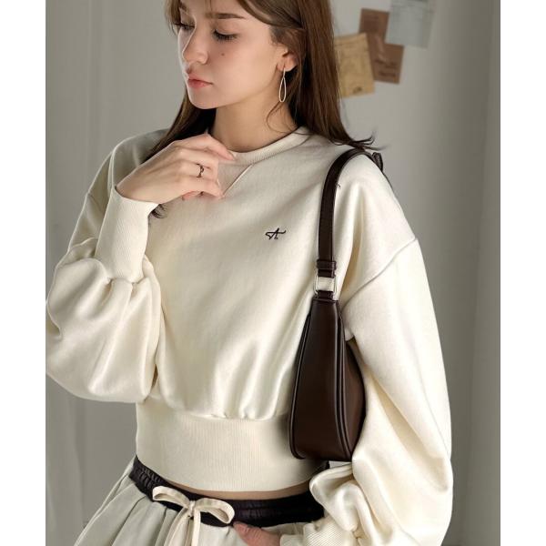 《AYA×クラシカルエルフコラボ》胸元刺繍が映える。クロップド丈裏毛スウェット（セットアップ可）