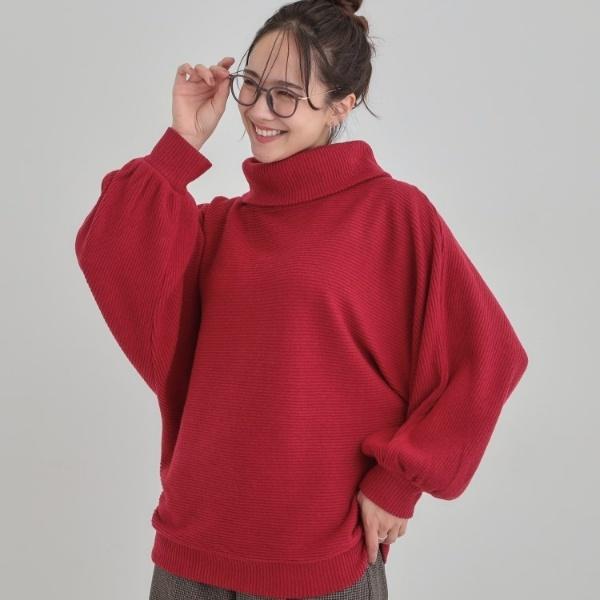 お顔周りをスッキリ見せるオフタートルリブドルマン