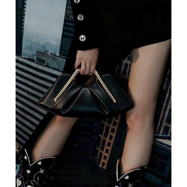 メタルハンドルギャザークラッチバッグ
