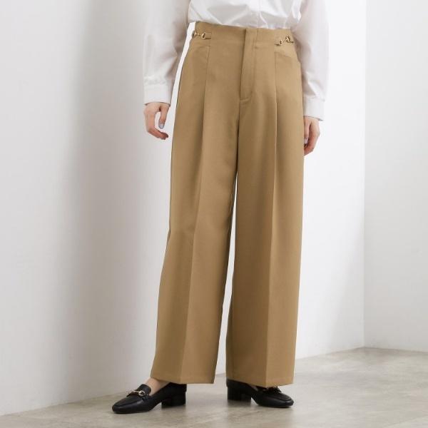 シンプルを品よく格上げ　サイドビットワイドパンツ