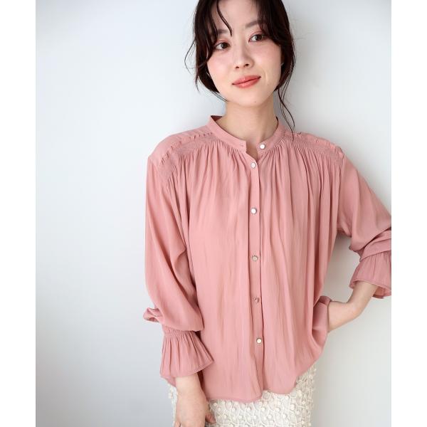 パウダーサテンショルダーギャザーブラウス
