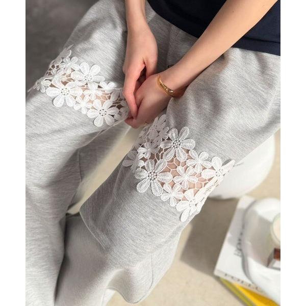 【mily bilet】唯一無二の華やかデザイン。花柄レース 切り替えスウェットパンツ