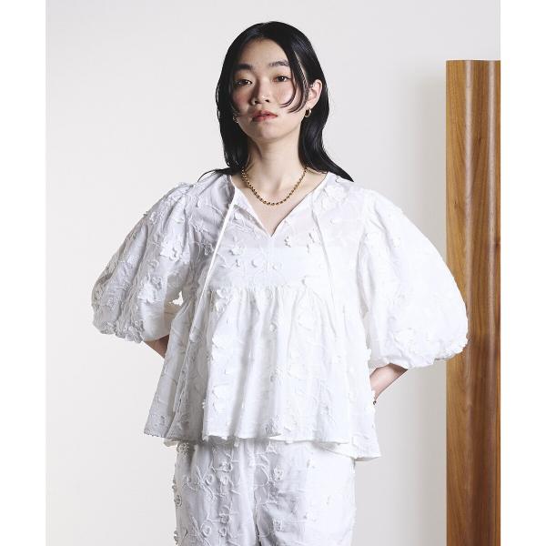 3D FLORAL EMBROIDERY BLOUSE