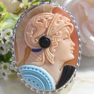 KS-785 【ジョバンニ・アメンドーラ作】天然シェルカメオルース ジョヴァンニ・アメンドーラ作 ”婦人馬術師” | Cameo Erynceleblas
