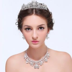 日本 ラインストーンのティアラとネックレスとピアスの3点セット ウェディング 結婚式 アクセサリー 二次会