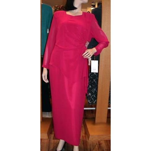 ワンピースドレス刺繍入り