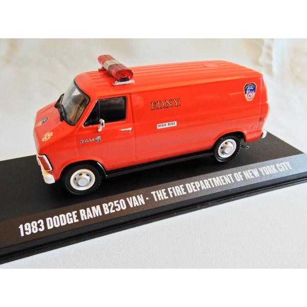 直輸入！グリーンライト社 1/43 1983ｙDODGE RAM B250VAN THE FIRE ...
