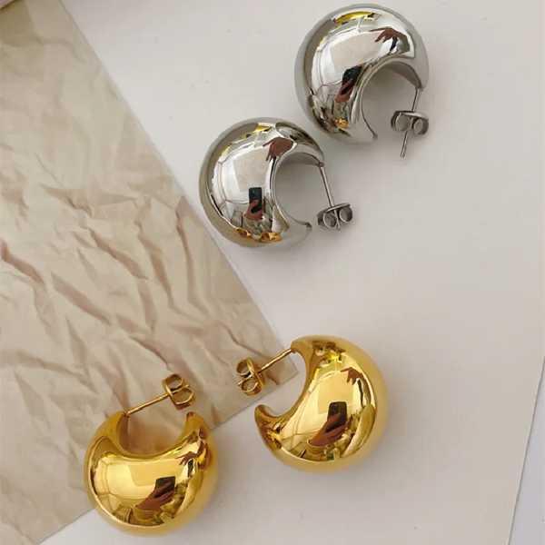 女性のためのステンレス鋼の金メッキのイヤリング 水滴のデザイン ヴィンテージ 光沢のある 厚い ドロ...