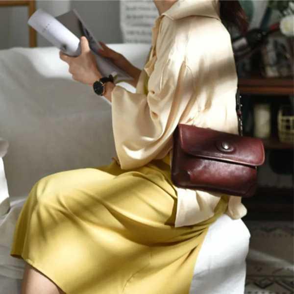 女性のための本革のハンドバッグ カジュアルな小さなショルダーバッグ ファッショナブルなデザイン 自然...