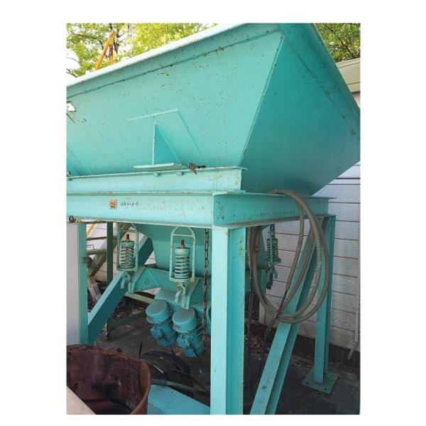 c3A【棚三重イ伊賀050224-5】振動フィーダー 2M型式 FDF-60-100LB