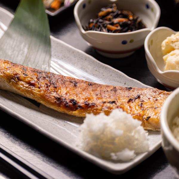 北海道産 天然 鮭 ハラス 醤油漬け 300g×5袋 送料無料 一番おいしい脂がのった大トロ部分 こ...