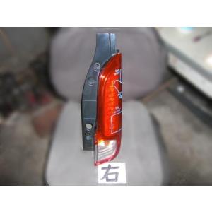 ルーミー DBA-M900A 右テールランプ 1000 カスタム 1KR-FE W24 パール
