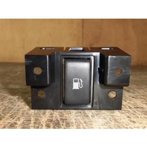 NV350キャラバン CBF-VR2E26 フューエルオープナースイッチ 　純正品番25280-CD...